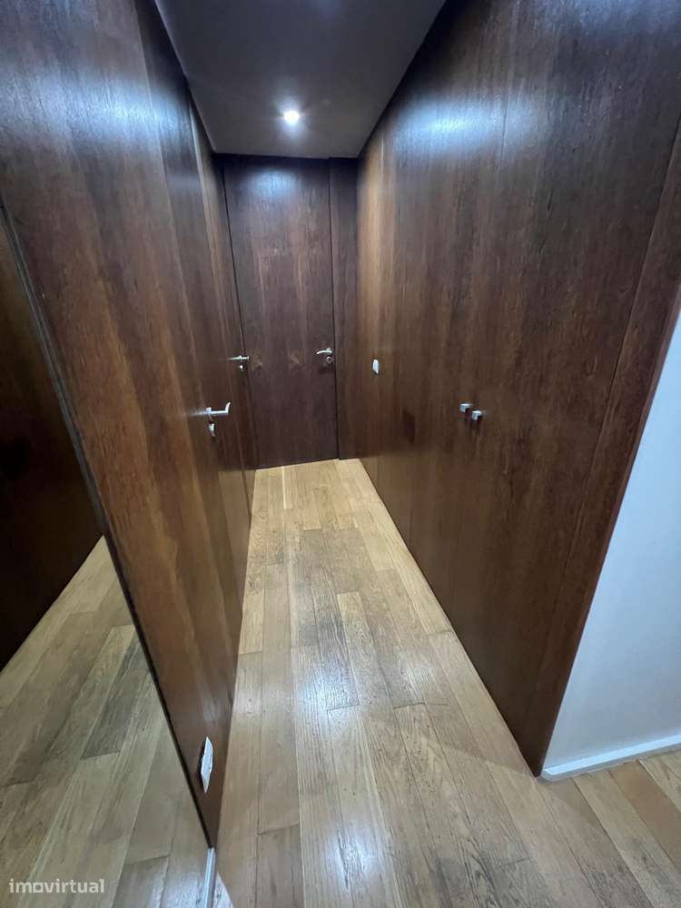 T3+1 + Escritório Gaia   Av  República Metro João  Deus Lugar Garagem-15