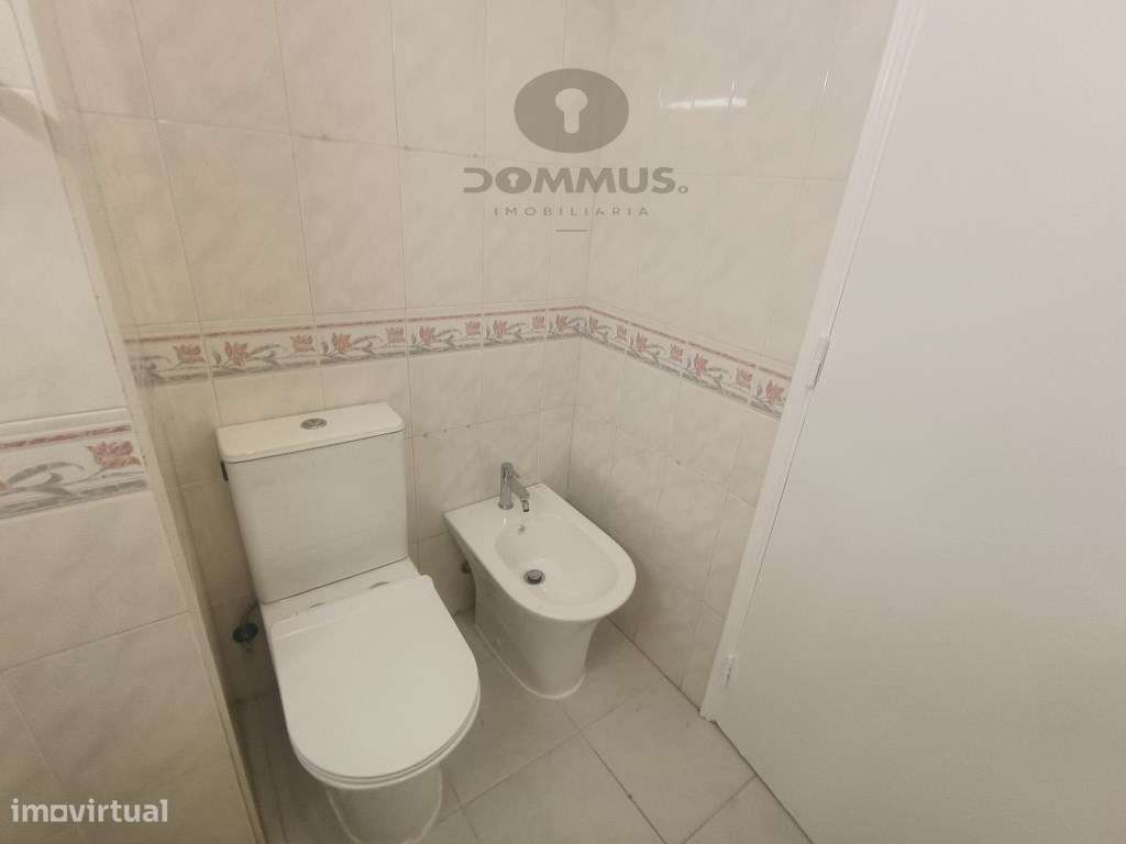 Apartamento T2 C/ algumas melhorias na Tapada das Merces-14