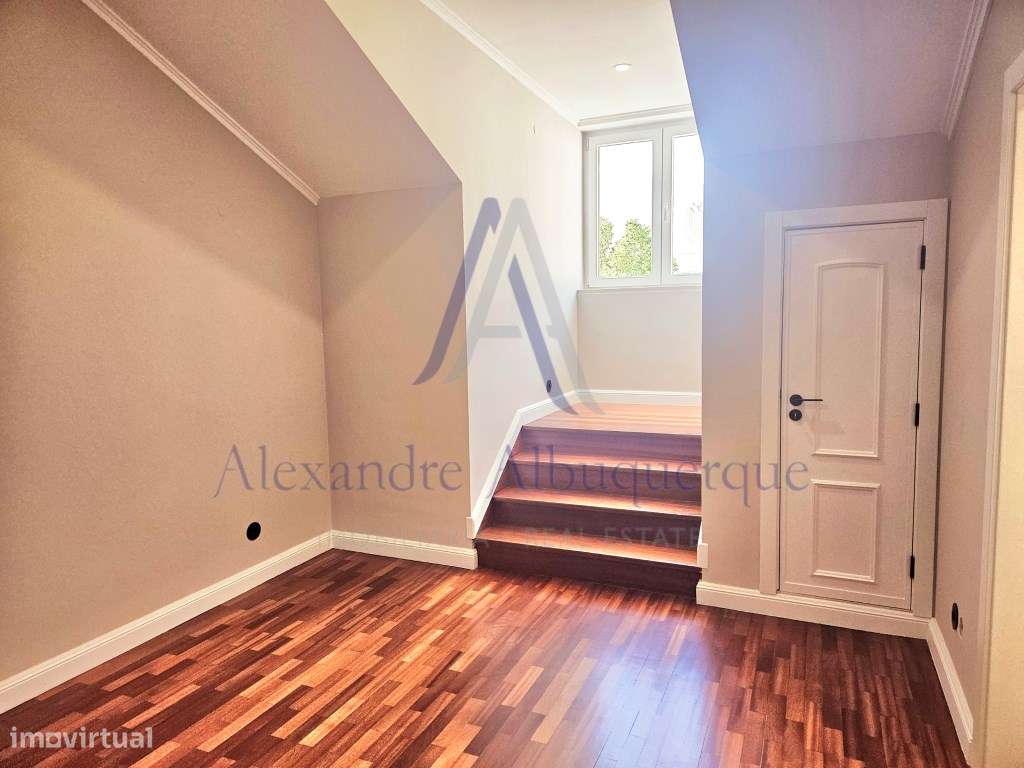 Luxuoso Duplex T 3 na Vila de Sesimbra, em segunda linha da Praia-16