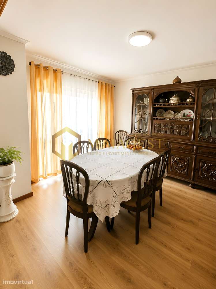 Apartamento T3 Renovado com Varandas em Santa Maria de Lamas-8