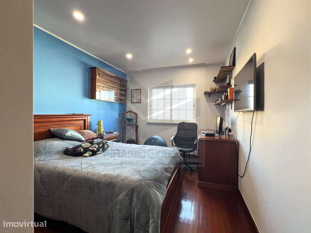 MORADIA T4+1, CAVE 76m2, SÓTAO, GARAGEM, GAIO - MOITA-26