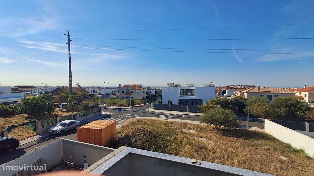 Moradia Isolada unifamiliar com piscina e garagem-14