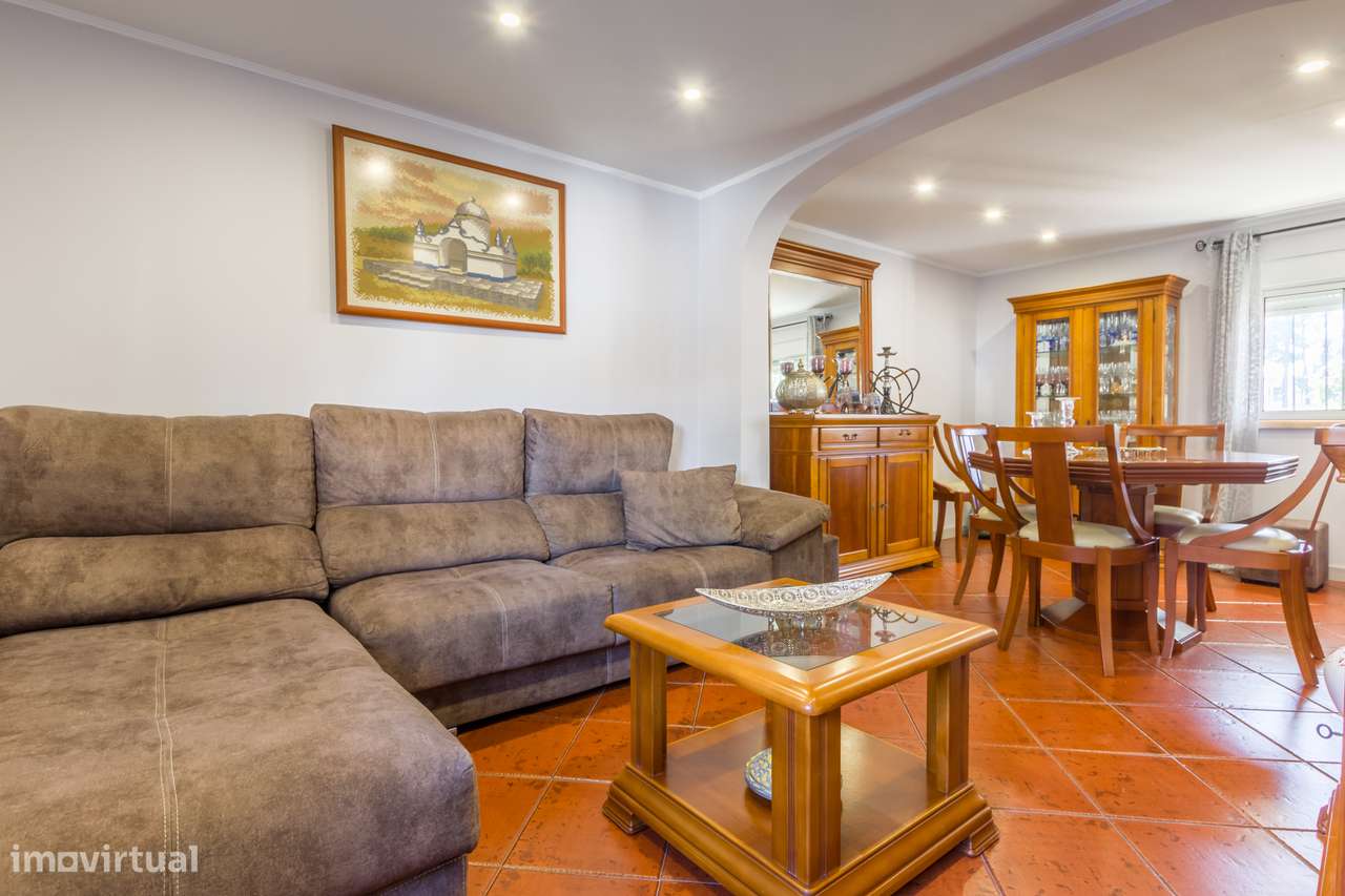 Moradia T2 com piscina e com Anexo T1 em Fernão Ferro, Seixal-11