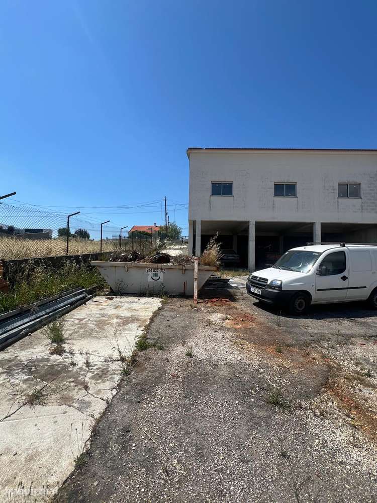 Imóvel com Diversas Possibilidades de Desenvolvimento em Alburitel-14