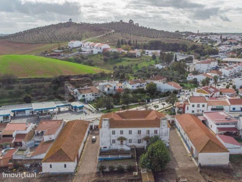 Moradia senhorial localizada na Vila de Aljustrel - Grande imagem: 3/25