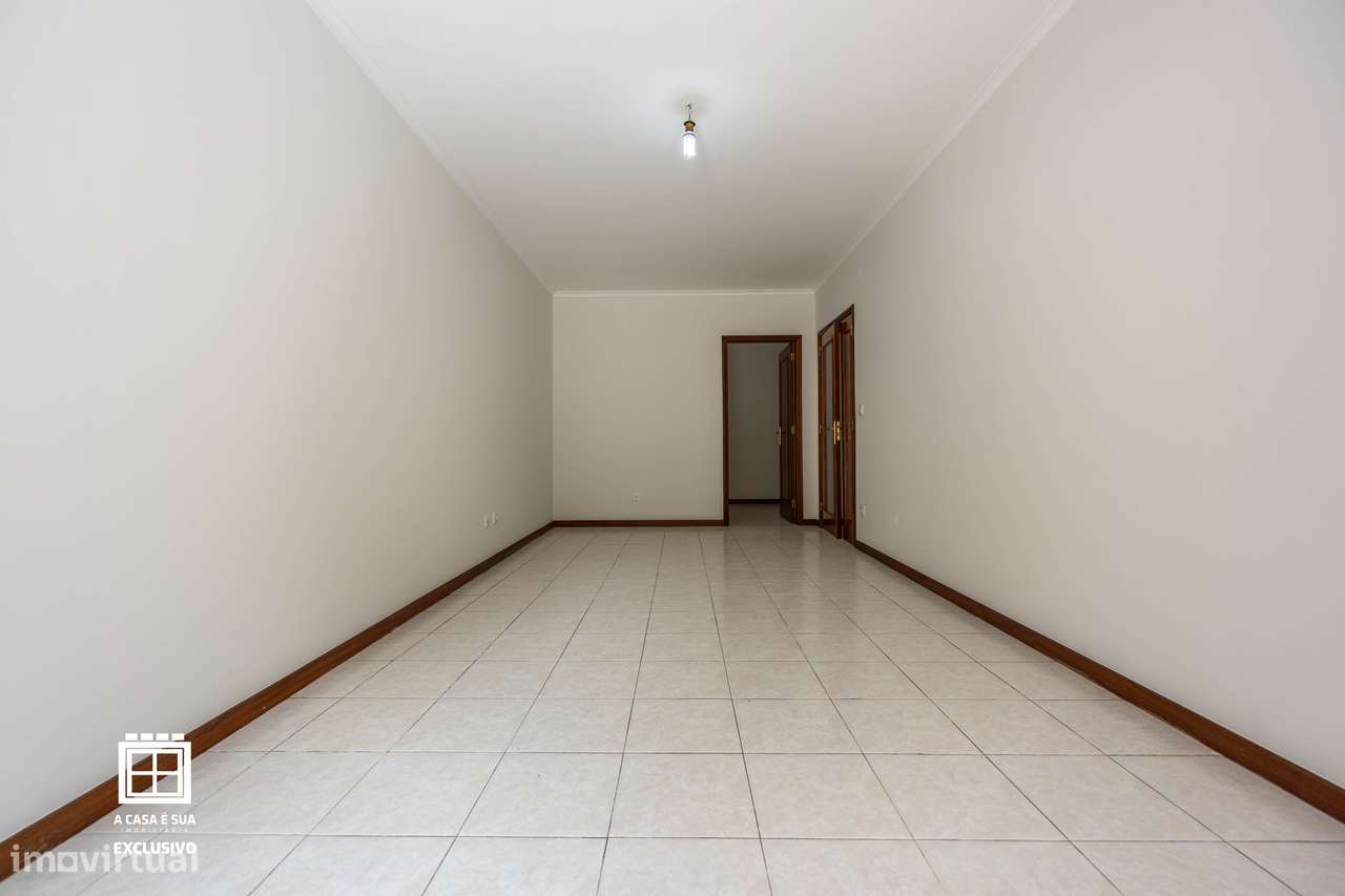 Apartamento T2+1 renovado c/excelente terraço em Oliveira do Douro-29