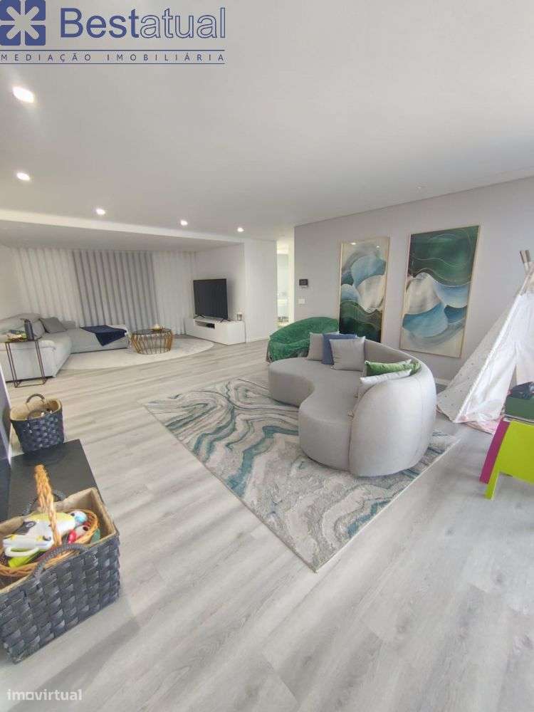 Moradia T 3 -4 frentes- de Luxo c/Piscina - Sande São Lourenço-14