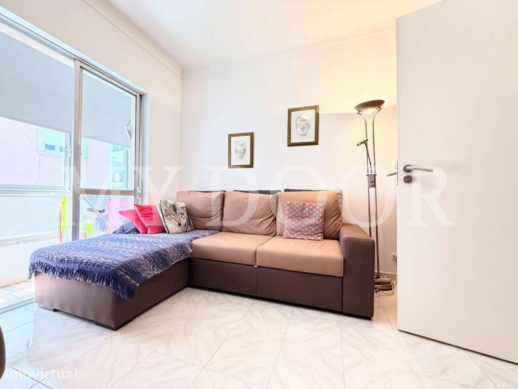 Apartamento T1 em Moscavide - 1º andar c/ Pequeno Espaço Exterior-8