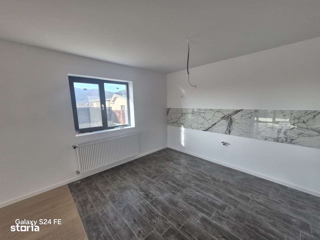 Casă independentă cu 3 camere/living /baie / și teren de 600mp-12