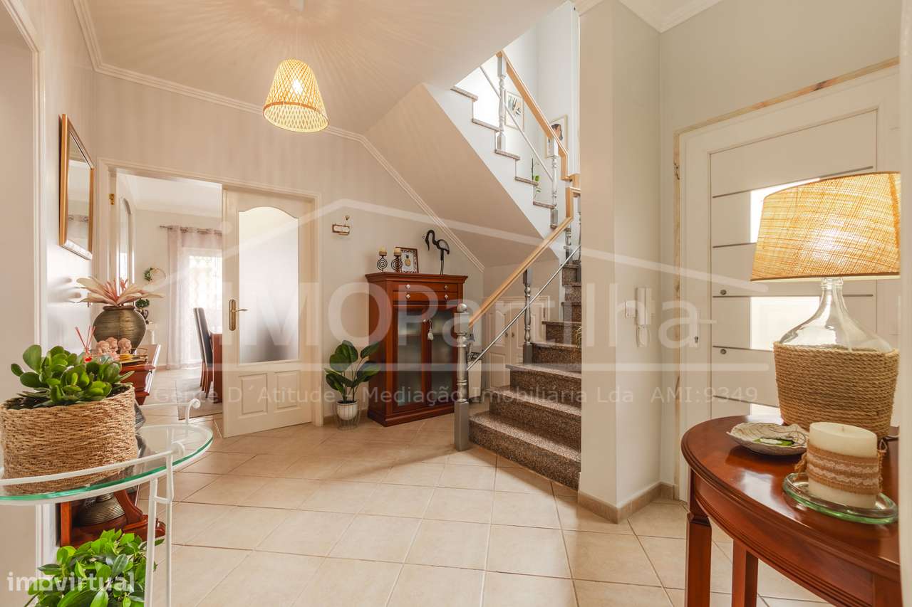 Moradia T3 | 212m2 | c/Jardim e Garagem | Odivelas-15