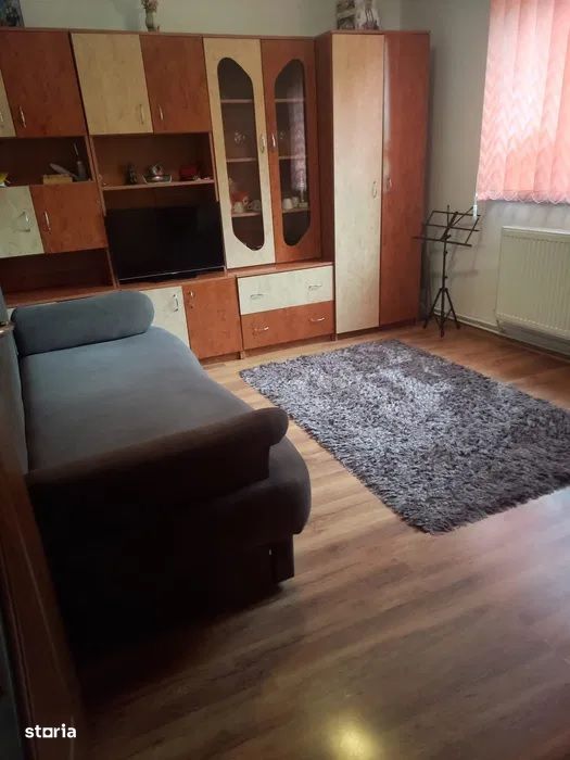 Apartament etajul 2 decomandat, la cheie, str. Sf. Vineri - Imagine principală: 2/5