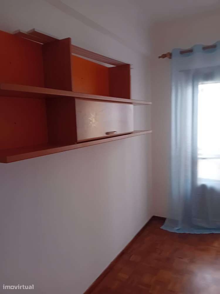 Apartamento T2 em Águas Livres – Amadora (ocupado indevidamente)-7