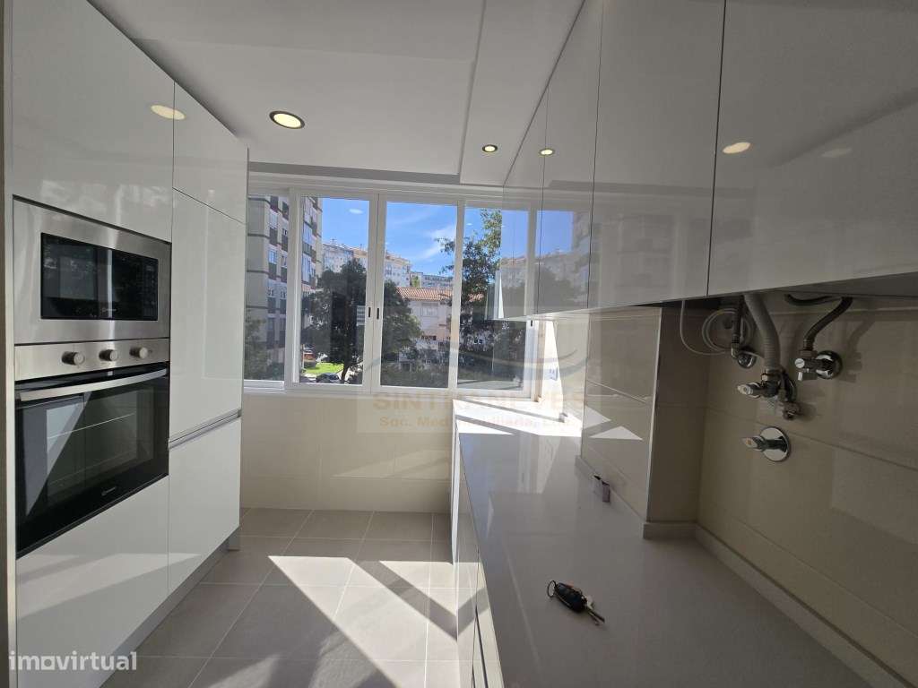 Fantástico T2 junto a Benfica em Prédio com 2 elevadores e 2 grande... - Grande imagem: 4/48