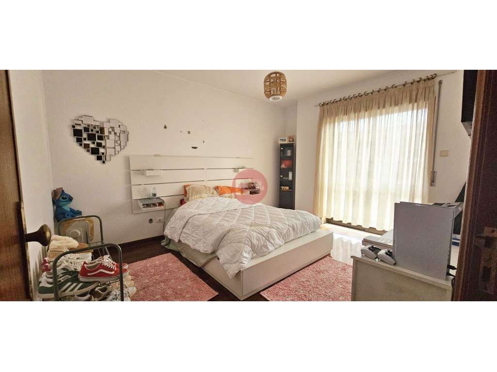 Moradia na Póvoa - Ampla, luminosa e com excelente potencial!-10