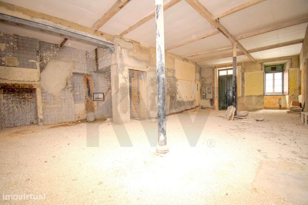 Excelente Loft no Beato - Único, para obras, com elevado potencial-13