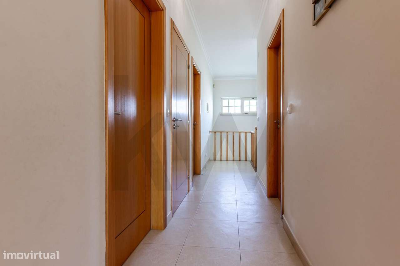 Excelente Moradia T3 - Vale de Milhaços, Corroios – Espaço, Conforto e-29