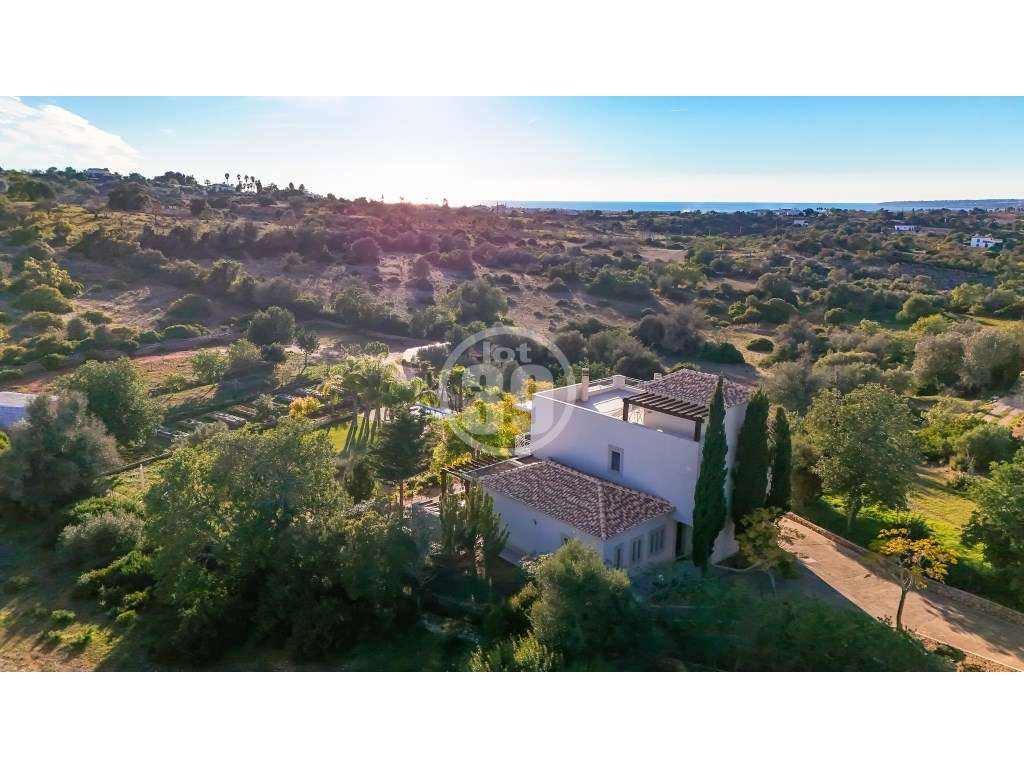 Fantástica propriedade de luxo inserida num generoso lote de terren...-44