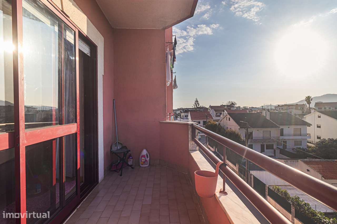 Apartamento T2 com elevador e varanda vista serra Sintra, em Rio Mouro-26