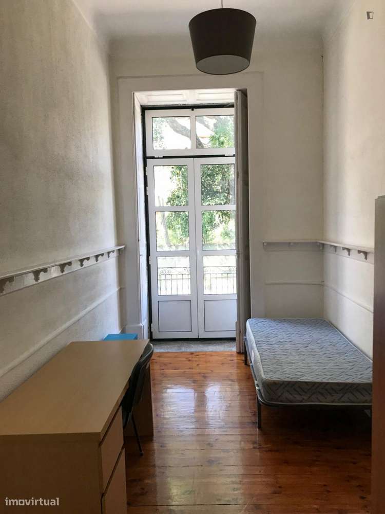 Quarto - localizado em Covilha - Grande imagem: 4/10