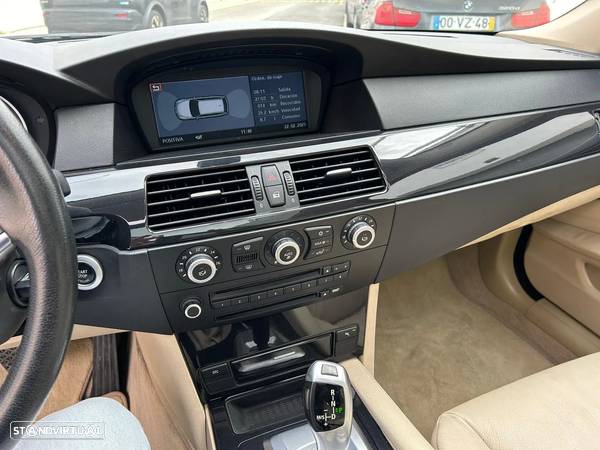 BMW 520 dA Touring Executive - 14