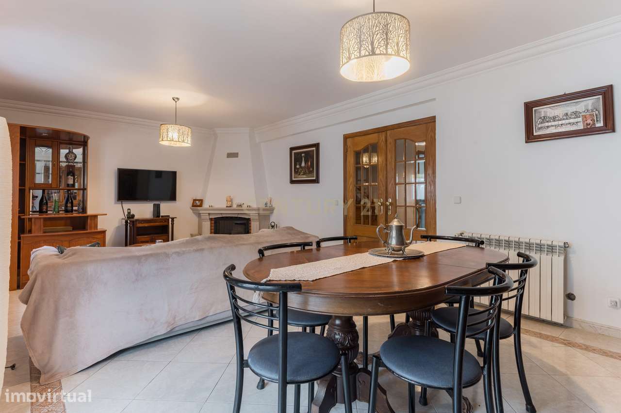 Moradia T3 de Charme no Bairro da Encarnação-4