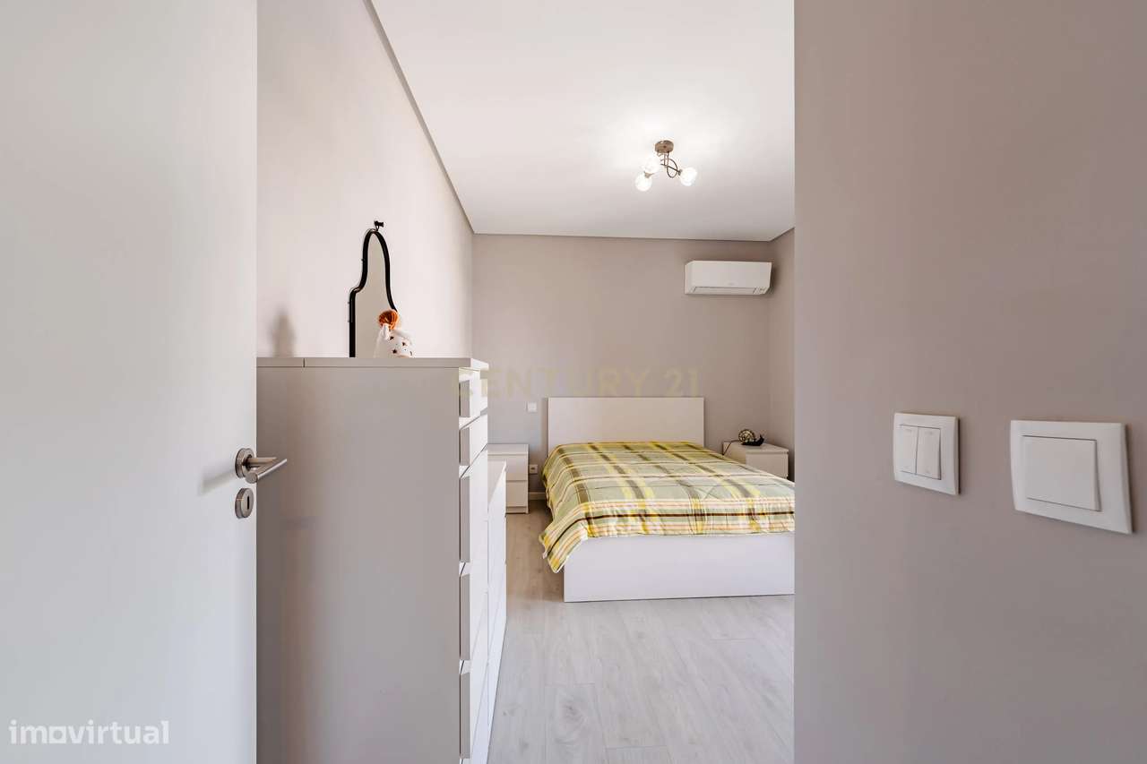 Excelente Apartamento T3+1 Duplex na Quinta da Fábrica, Vale de Milhaç-27
