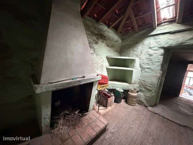 Moradia T2 para restauro sito em Verim / Povoa de Lanhoso-6