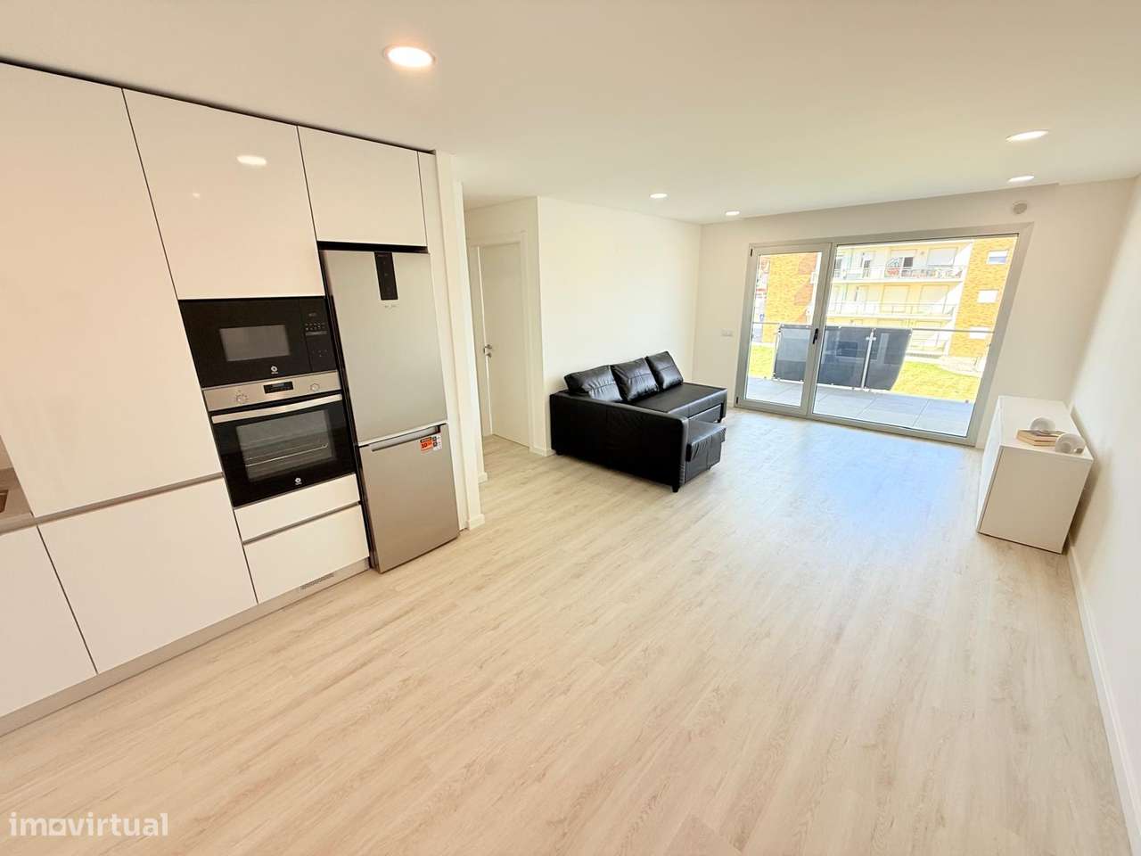 T1k Novo - Condomínio com piscina - Grande imagem: 4/30