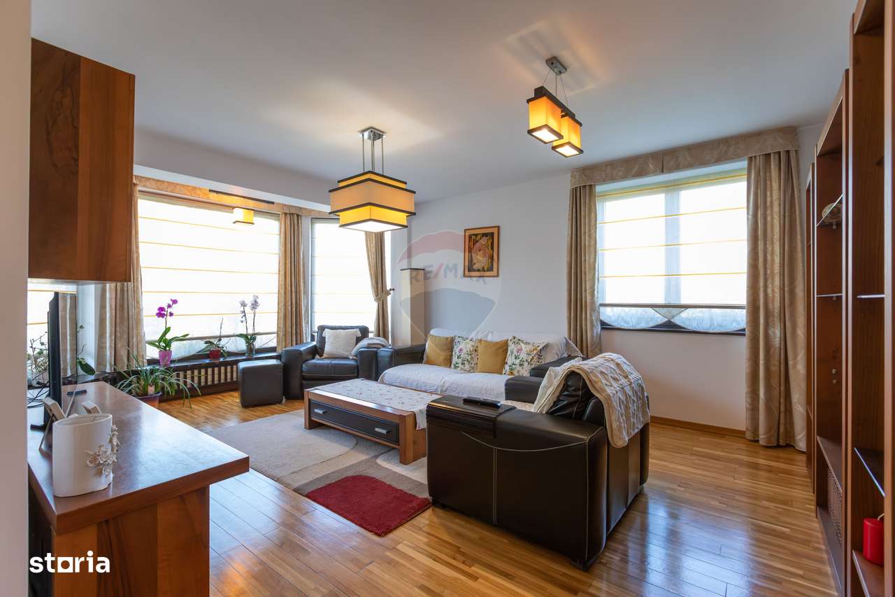 Vilă cu 7 camere de vânzare în zona Centrală Orașul  BUHUȘI - Imagine principală: 3/20