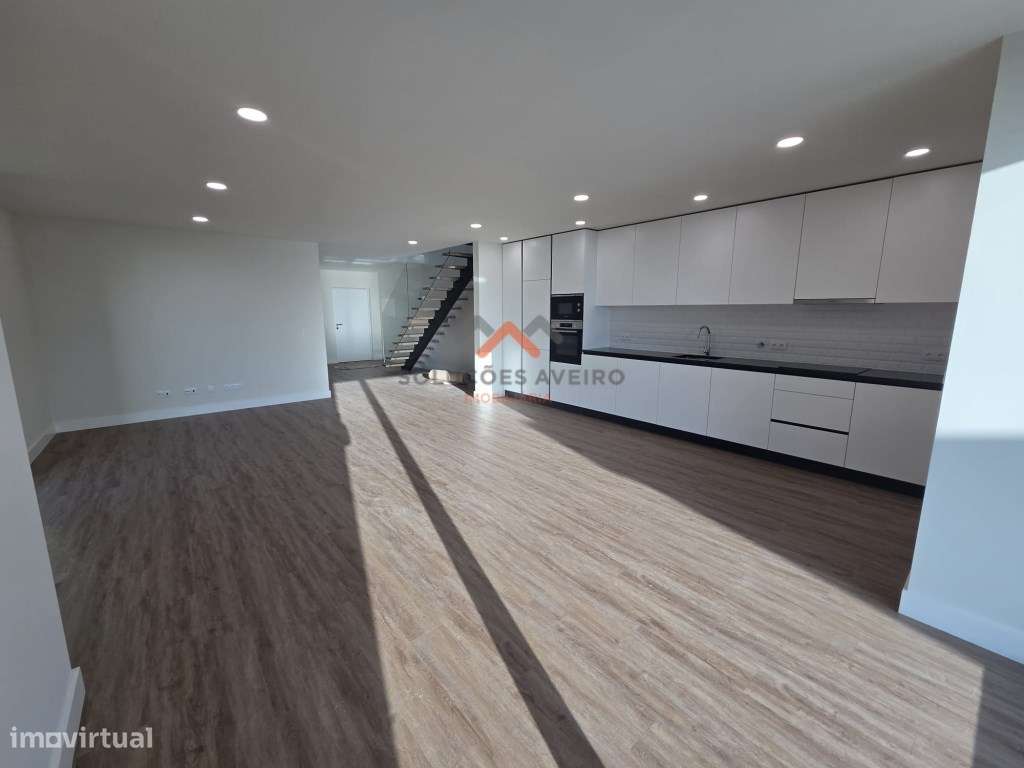 Moradia T4 a 1km das Glicinias!-5