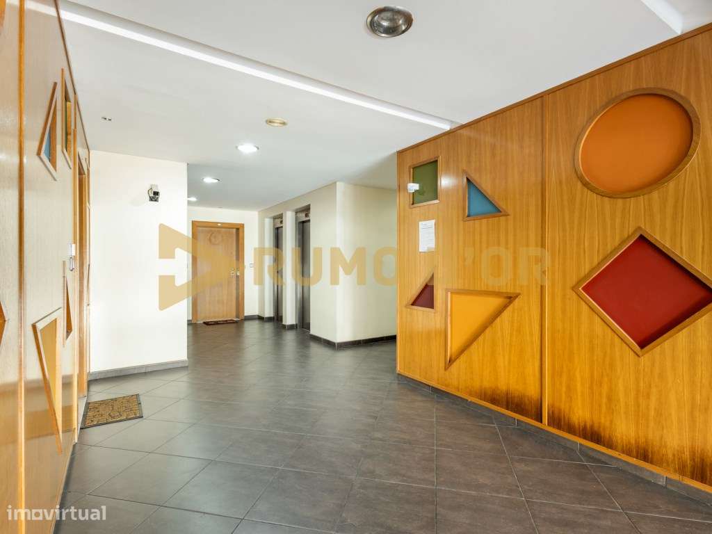 Exclusivo T3 em Condomínio Privado no Carregado com Terraço, Varand...-21