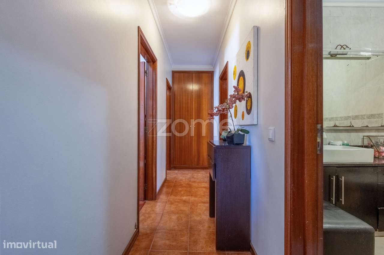 Apartamento T3 com terraço e lugar de garagem-18