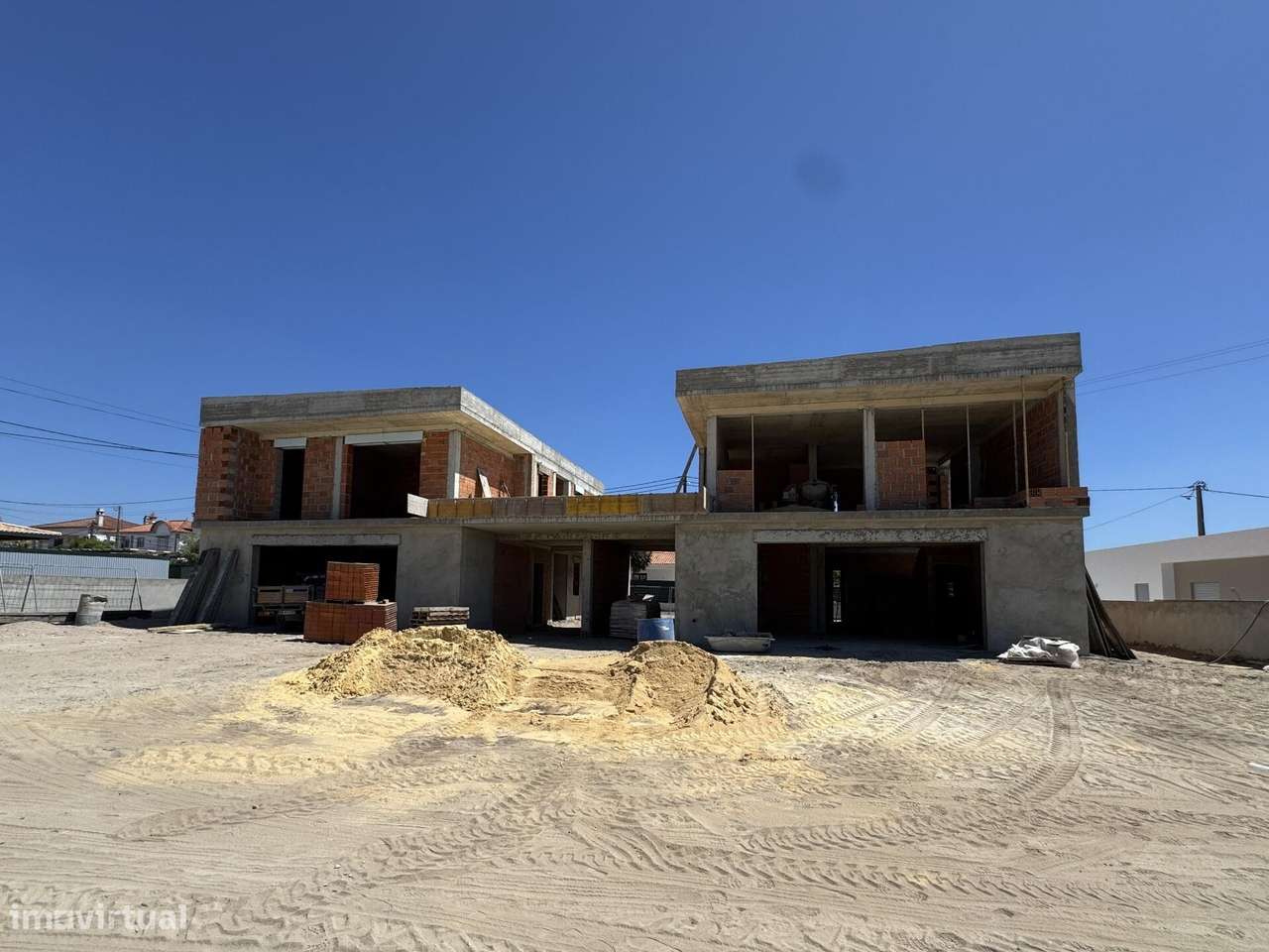 Nova Moradia T4 com Piscina na Vila de Azeitão-41