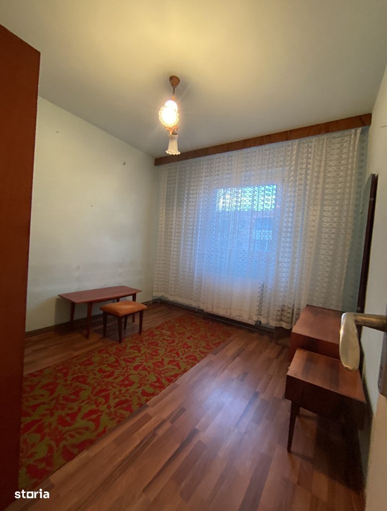 Apartament 3 camere, etaj intermediar, zona Astra