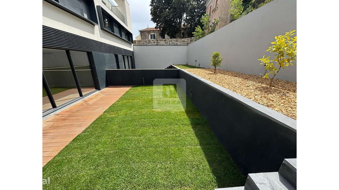 Moradia Geminada T3+1 com Jardim e Três Frentes na Boavista - Grande imagem: 4/49