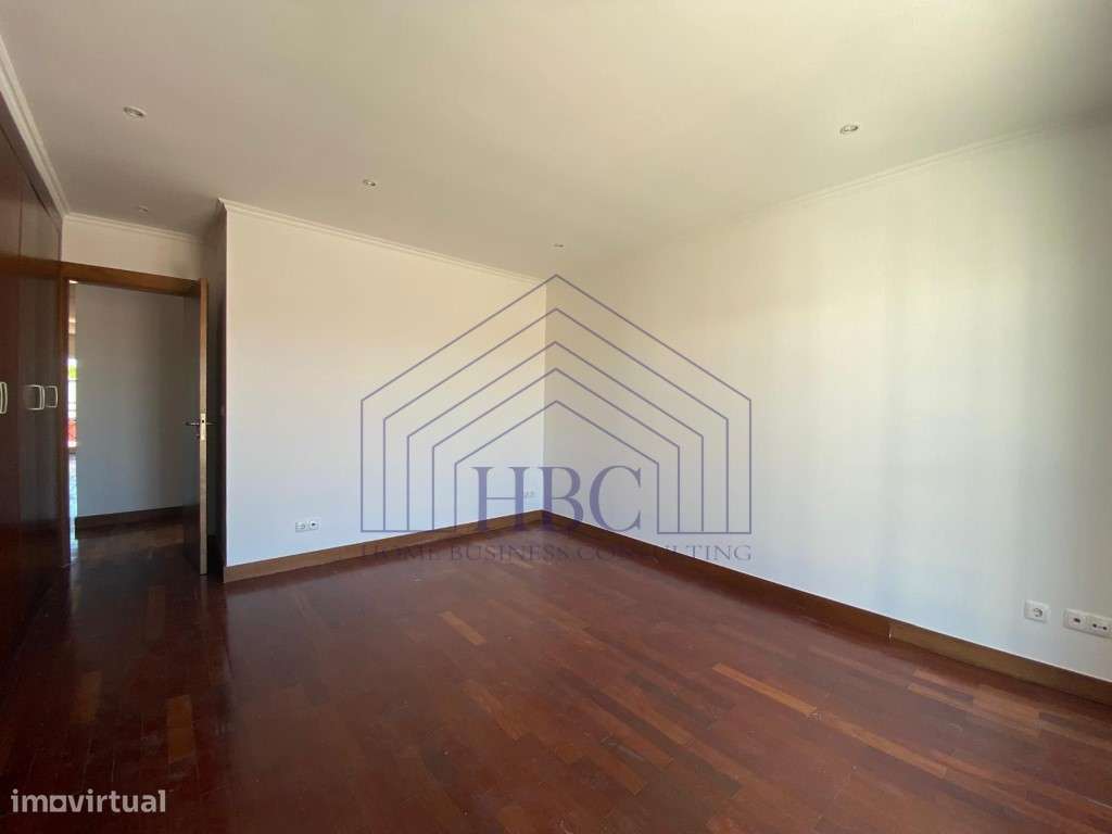 Moradia T4 com Amplo Jardim e Potencial de Remodelação em Alcabidec...-31