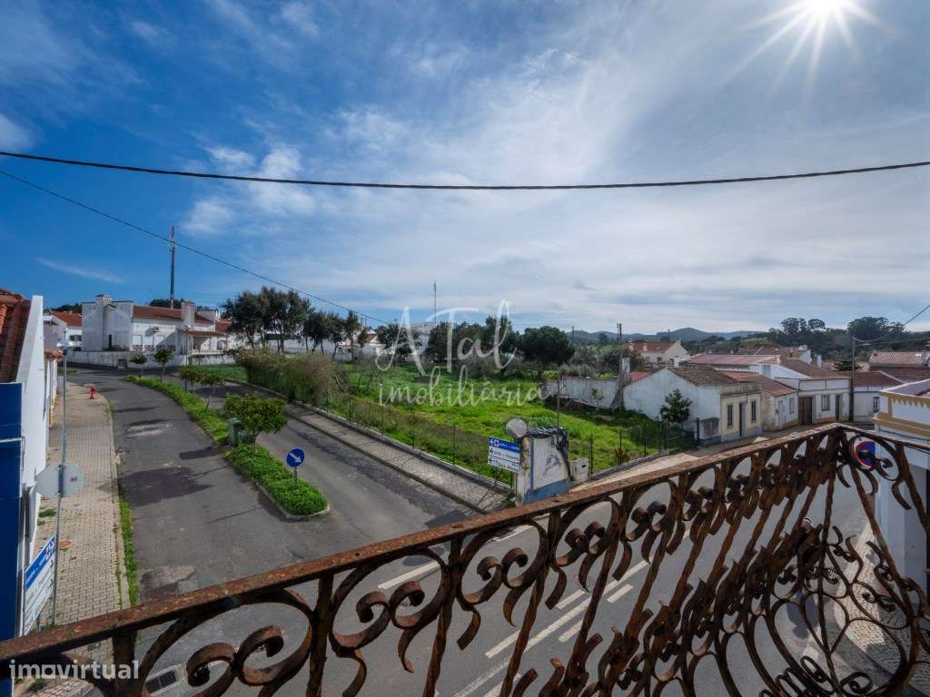 Prédio com loja e sotão independente-19