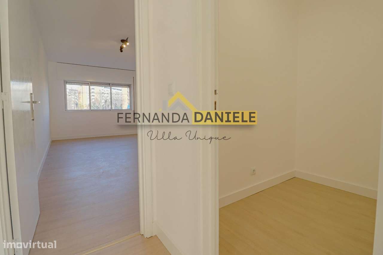 * Oportunidade * Apartamento T3 remodelado, em localização...-18