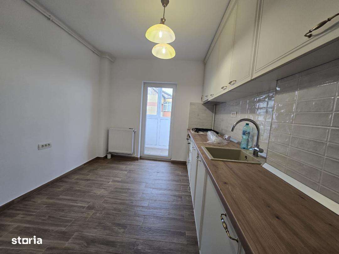 De vanzare Apartament 4 camere, zona Tolstoi. - Imagine principală: 3/14