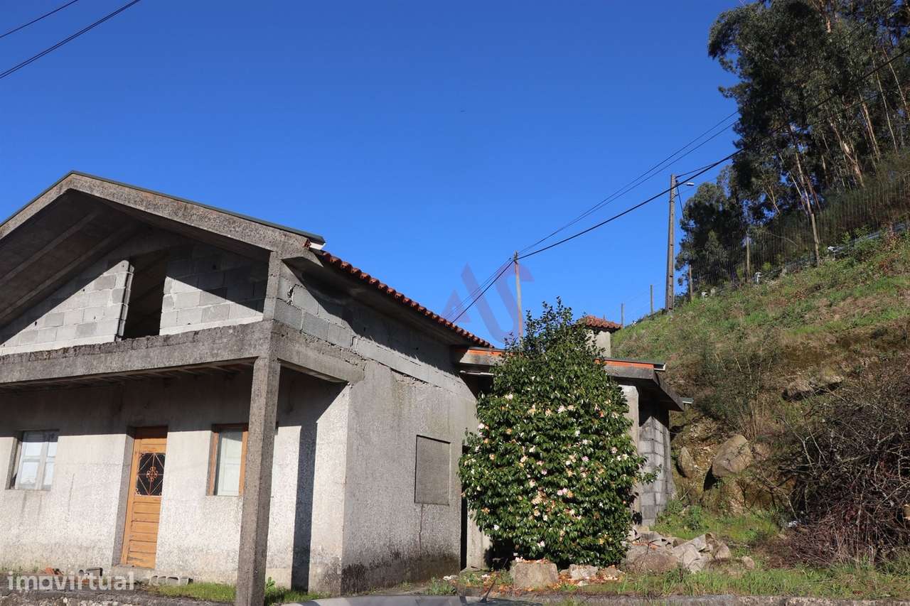 Moradia T3 para Restauro em Sendim, Felgueiras - Grande imagem: 2/8