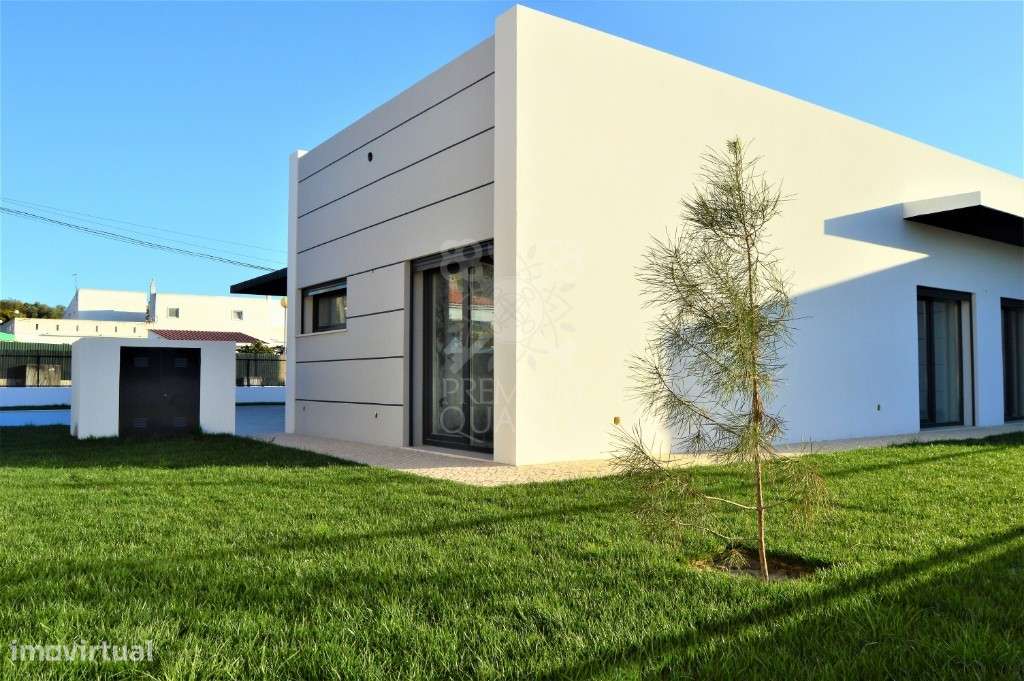 Moradia T3 com piscina para construção-10