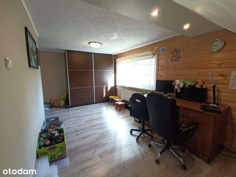 Piękny dom z dużym tarasem, dostępny od zaraz!-12