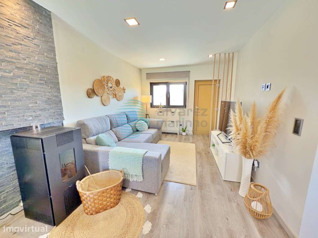 Andar de Moradia V3 remodelada com garagem e logradouro - Grande imagem: 5/38