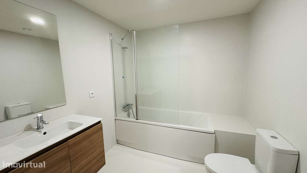 ÚNICO - T3+1 Novo, Último Piso, c/ Varandas e Garagem 3 automóveis-20