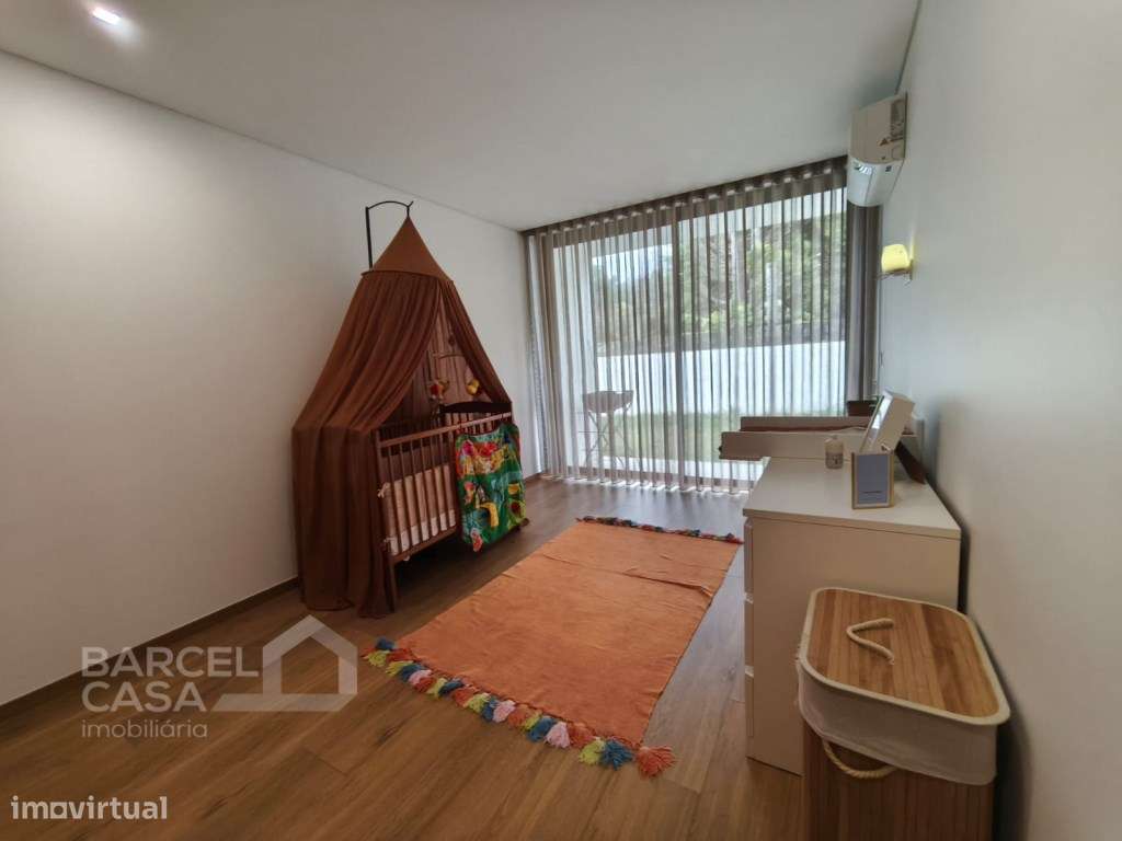 Oportunidade Única: Moradia T3 Térrea Semi-Nova em Manhente!-12