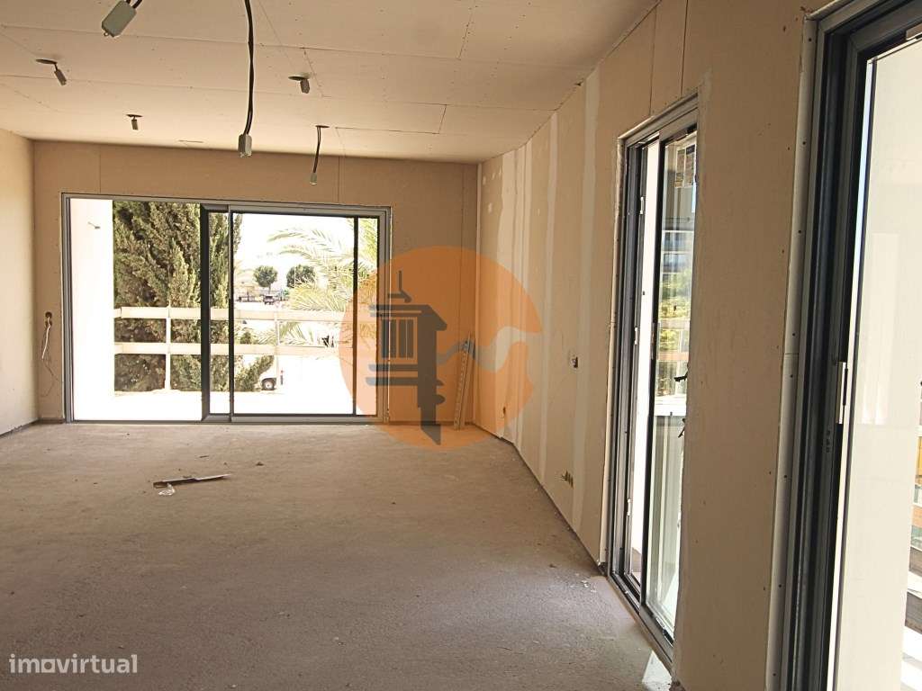 Apartamento T3 de 1.º andar, com vista mar e estacionamento, a 1 mi... - Grande imagem: 4/47