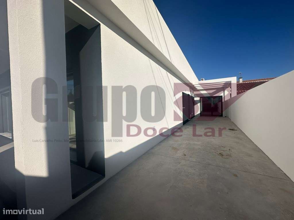 Moradia Isolada Térrea V4 em Construção - Quinta do Anjo-11