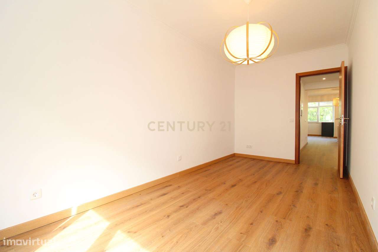 Apartamento T2 totalmente remodelado.-23