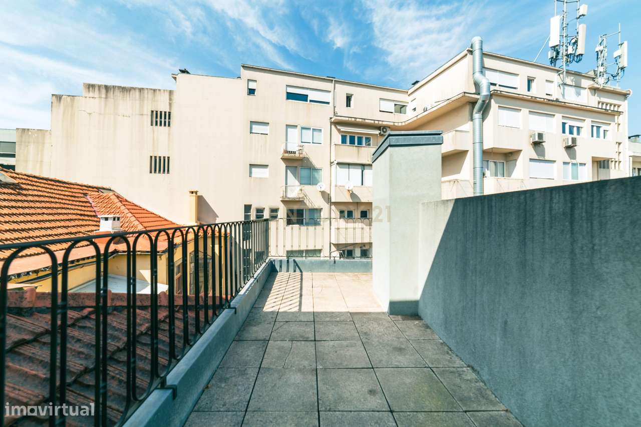 T0 mezanine com terraço, junto à Torre dos Clérigos-3