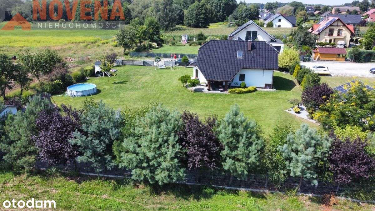 Dom piętrowy na dużej działce przy bocznej ulicy - Pełny obrazek: 5/20